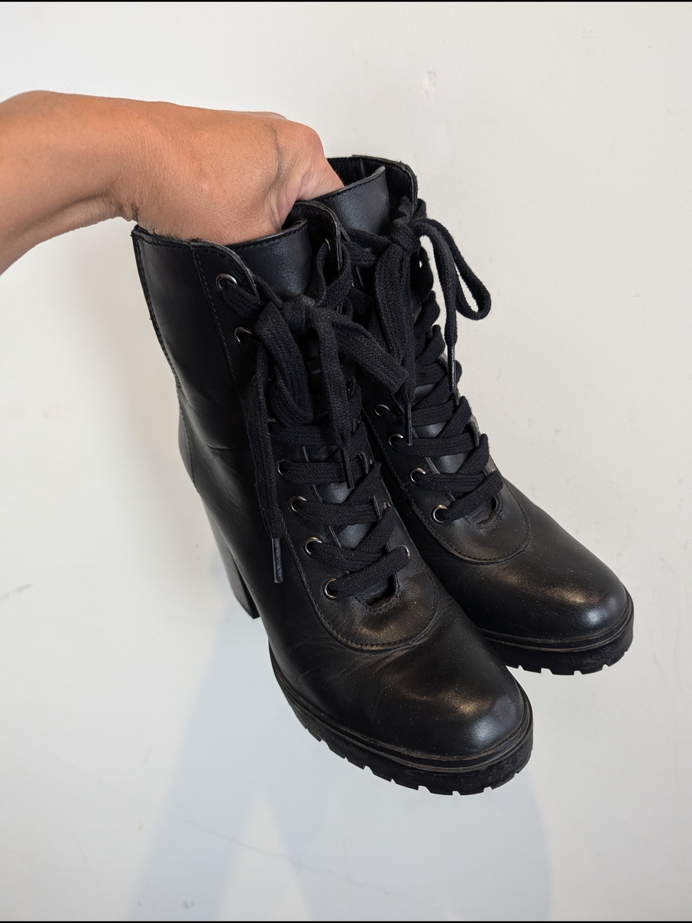 Steve Madden Latch Black Lace-Up Chunky Heel Ankle Boots, Size 8.5 - Picture 5 of 7